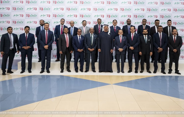 UAE President meets Lulu Group employees at Abu Dhabi shopping center
