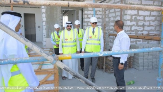 Bahraini Minister reviews the ban on midday work..!!