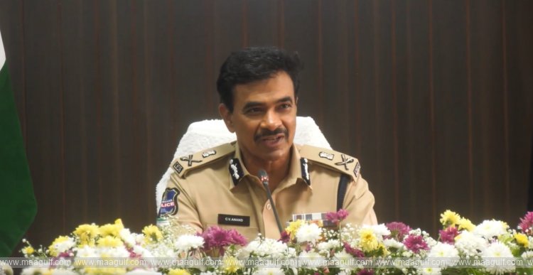 స్పెషలైజ్డ్ వింగ్స్ హెచ్‌ఓడీలతో డీజీపీ సి.వి.ఆనంద్