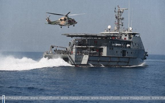 Sunk boat... Fishermen rescued two youths!!