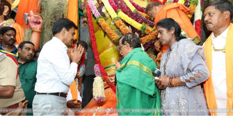 ఖైరతాబాద్ బడా గణేష్‌ను దర్శించుకున్న డీజీపీ సీవీ ఆనంద్