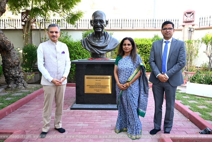 మహాత్మా గాంధీకి శ్రద్ధాంజలి అర్పించిన భారత విదేశాంగ శాఖ కార్యదర్శి శ్రీప్రియ రంగనాథన్