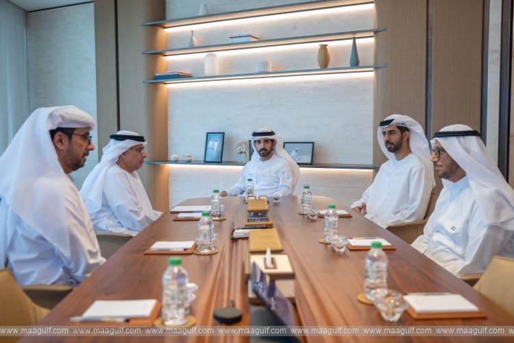 Sheikh Hamdan reviews Ministry of Human Resources and Emiratisation’s projects, initiatives