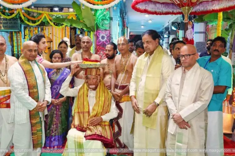 తిరుమలలో వైభవంగా బ్రహ్మోత్సవాలు.. శ్రీవారికి పట్టువస్త్రాలు సమర్పించిన చంద్రబాబు