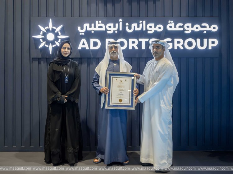 Nahyan bin Mubarak tours Education Interface Exhibition in Abu Dhabi