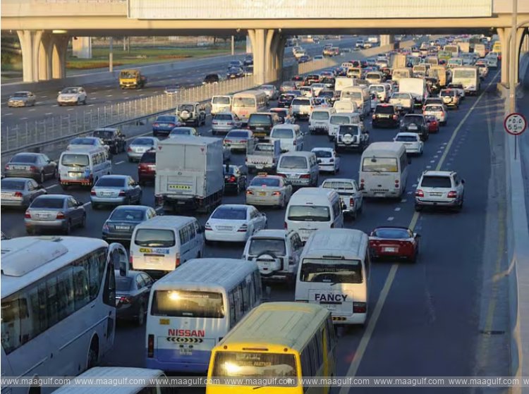 40 minutes for 2 kilometers... Massive traffic in the UAE again!