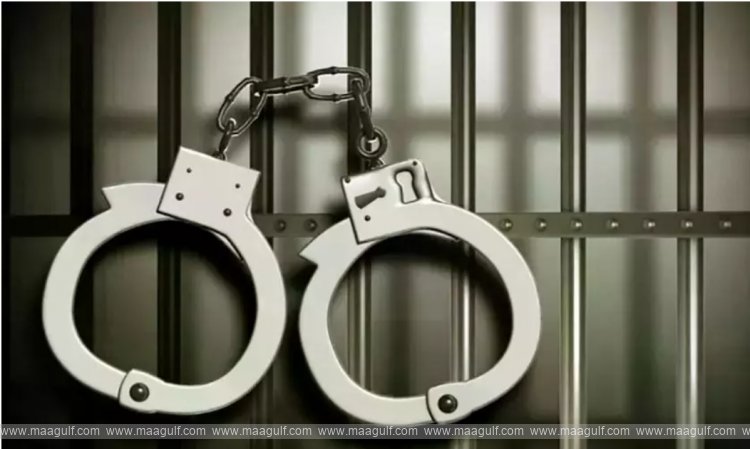 Fake driving license gang busted, 8 arrested