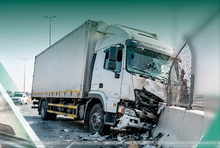 Drowsy truck driving.. Accident on E611 road