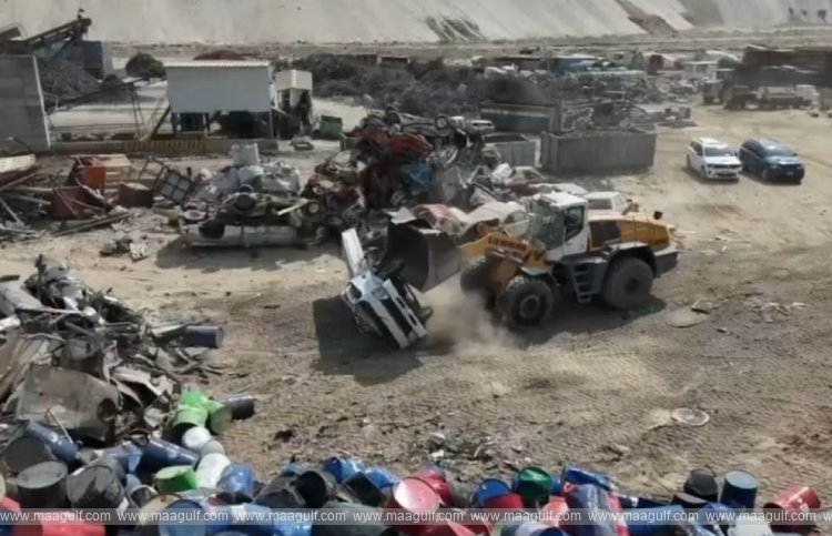 Waste dumped on the road in Kuwait... Truck driver faces deportation...!!