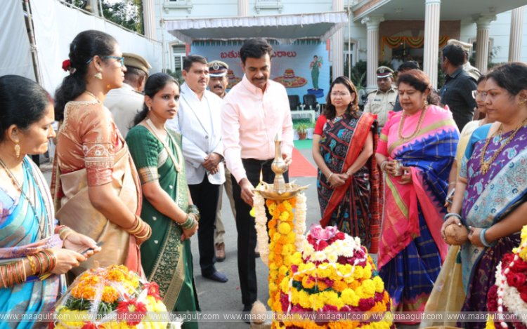 తెలంగాణ పోలీస్ ప్రధాన కార్యాలయంలో ఘనంగా బతుకమ్మ వేడుకలు.. పాల్గొన్న డీజీపీ సీవీ ఆనంద్