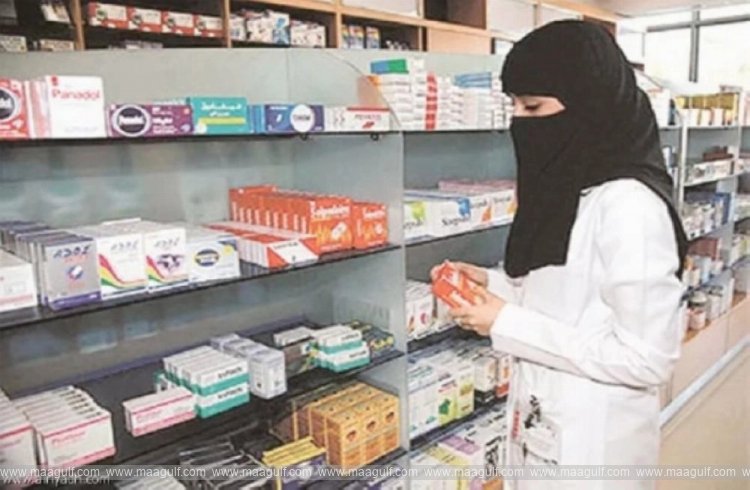 Reviewing prescriptions and ensuring medication safety are the responsibilities of pharmacists..!!