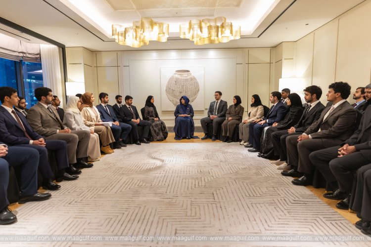 Latifa bint Mohammed meets with Emirati scholarship students in Korea
